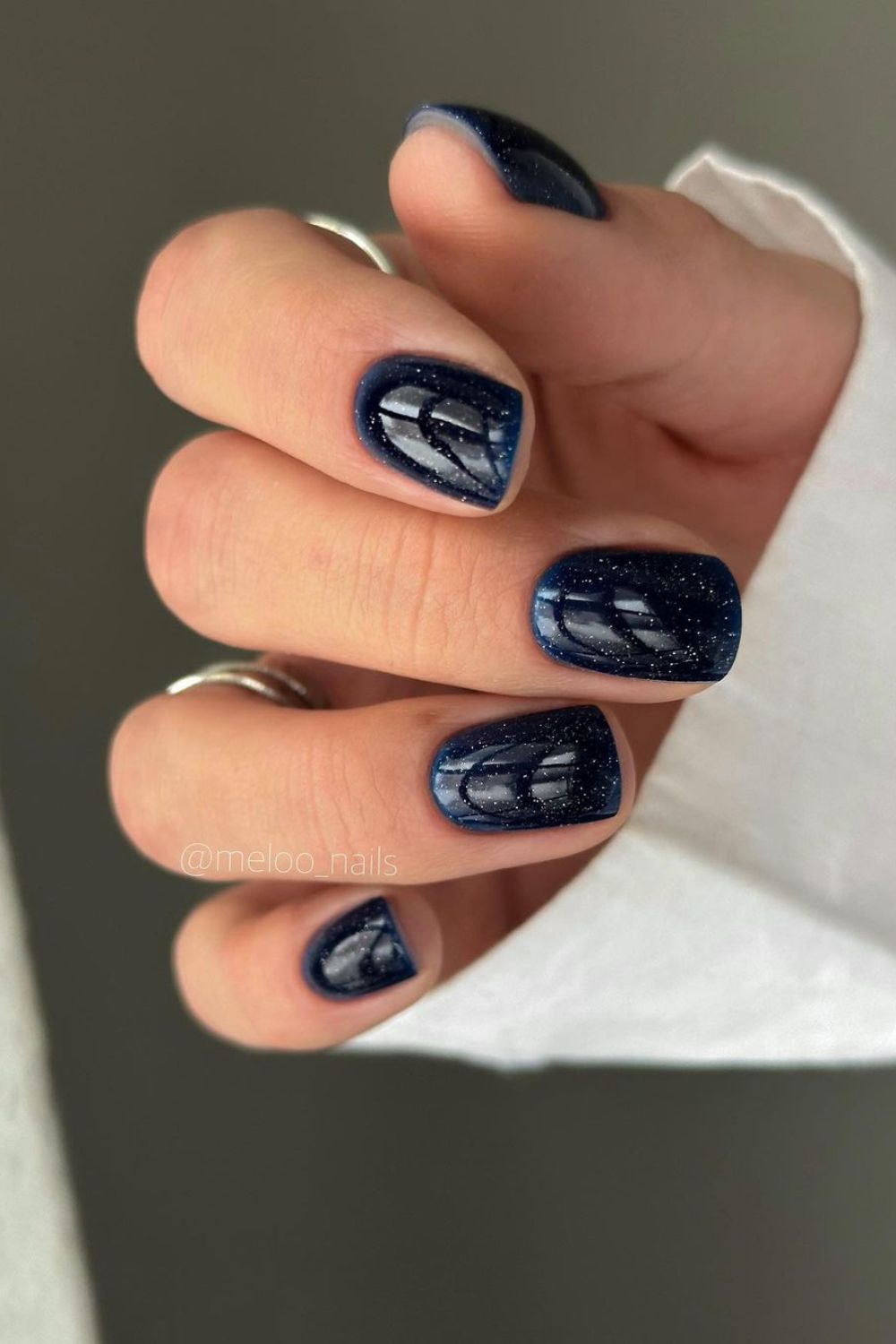 navy blue nails with glitter