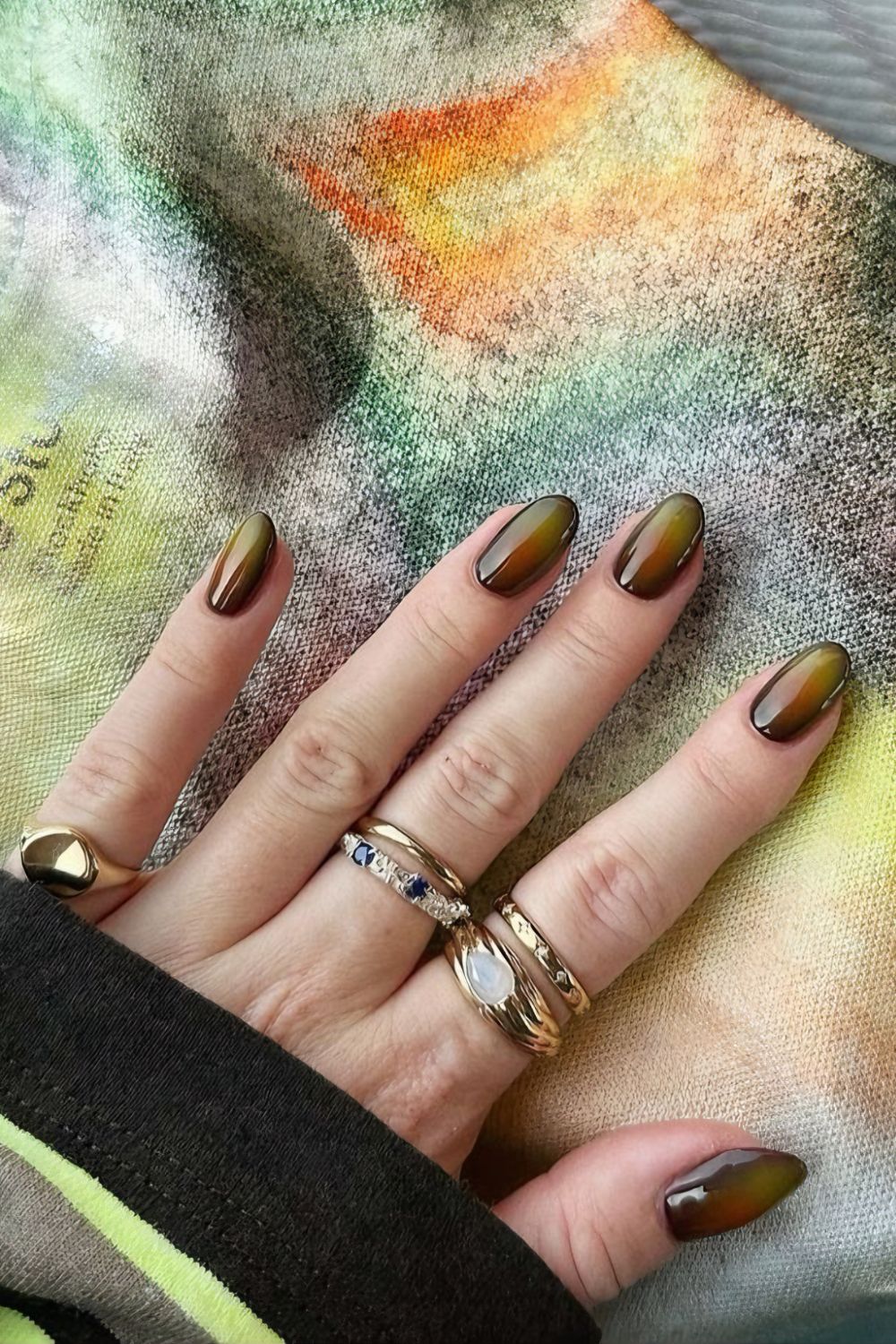 Aura nails in earthy colors