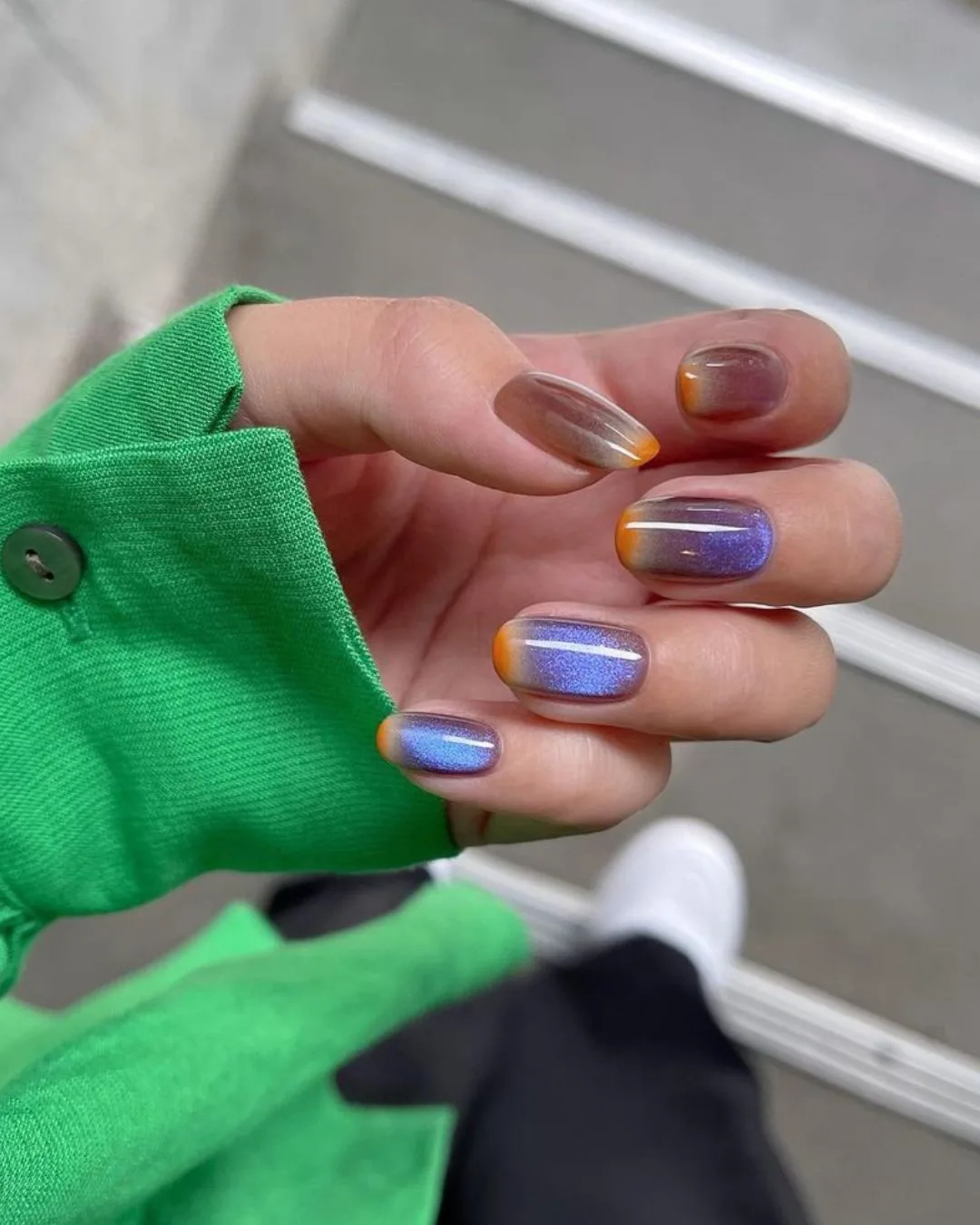 Blue and brown cat-eye nails