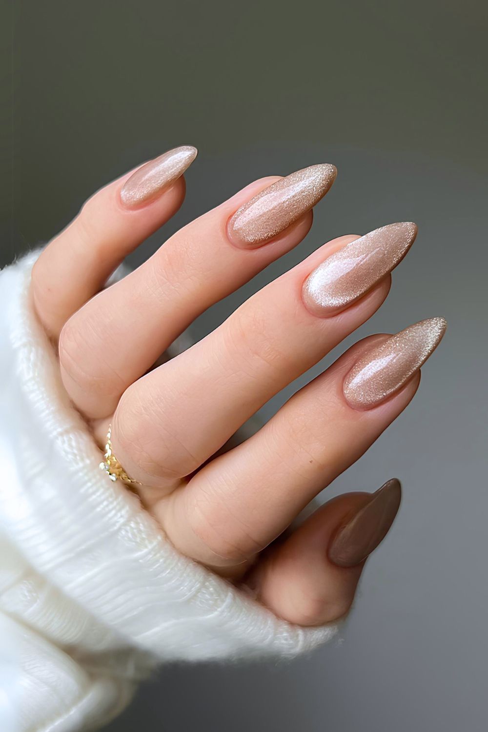 Champagne gold cat-eye nails