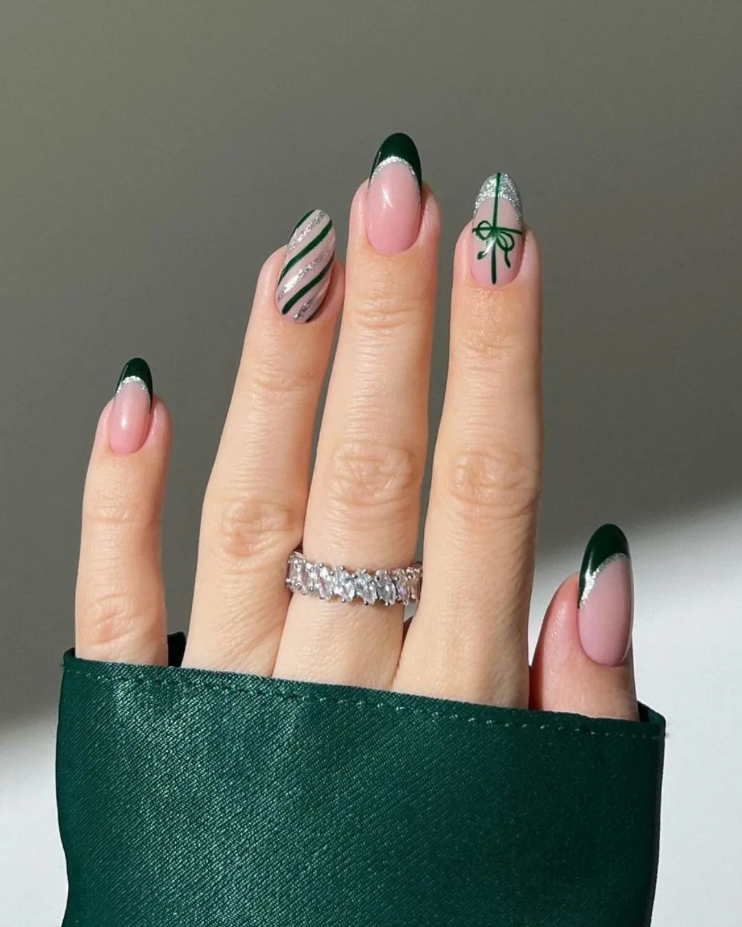 Dark green tips with silver and green stripes and gift design