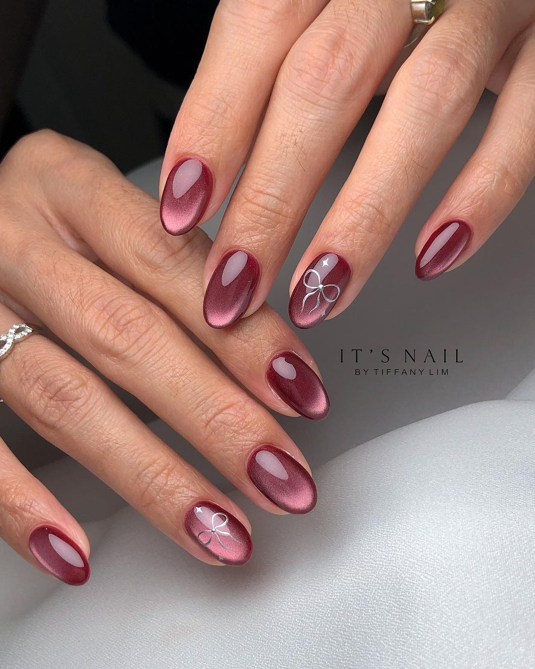 Glass burgundy cat eye nails with bows