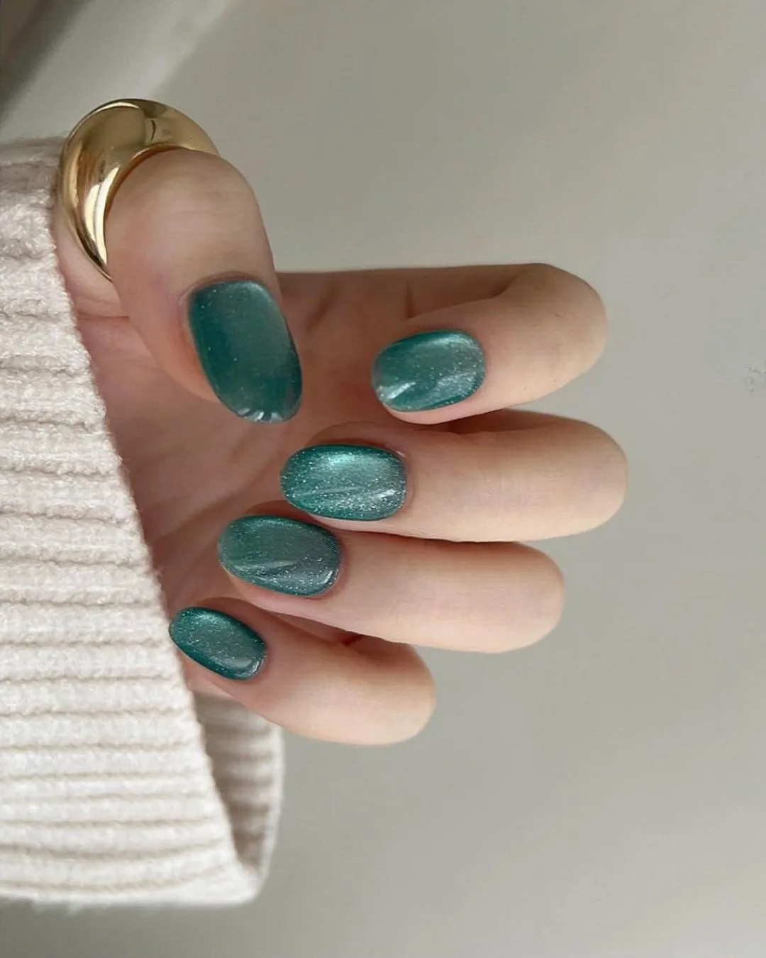 Glass green cat eye effect nails