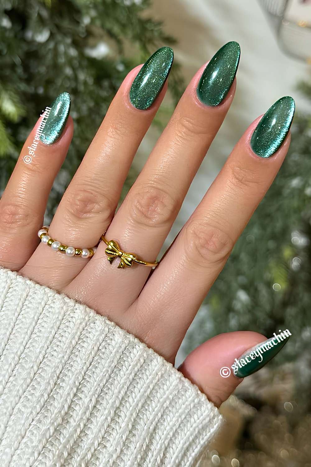 Green Christmas cat eye nails