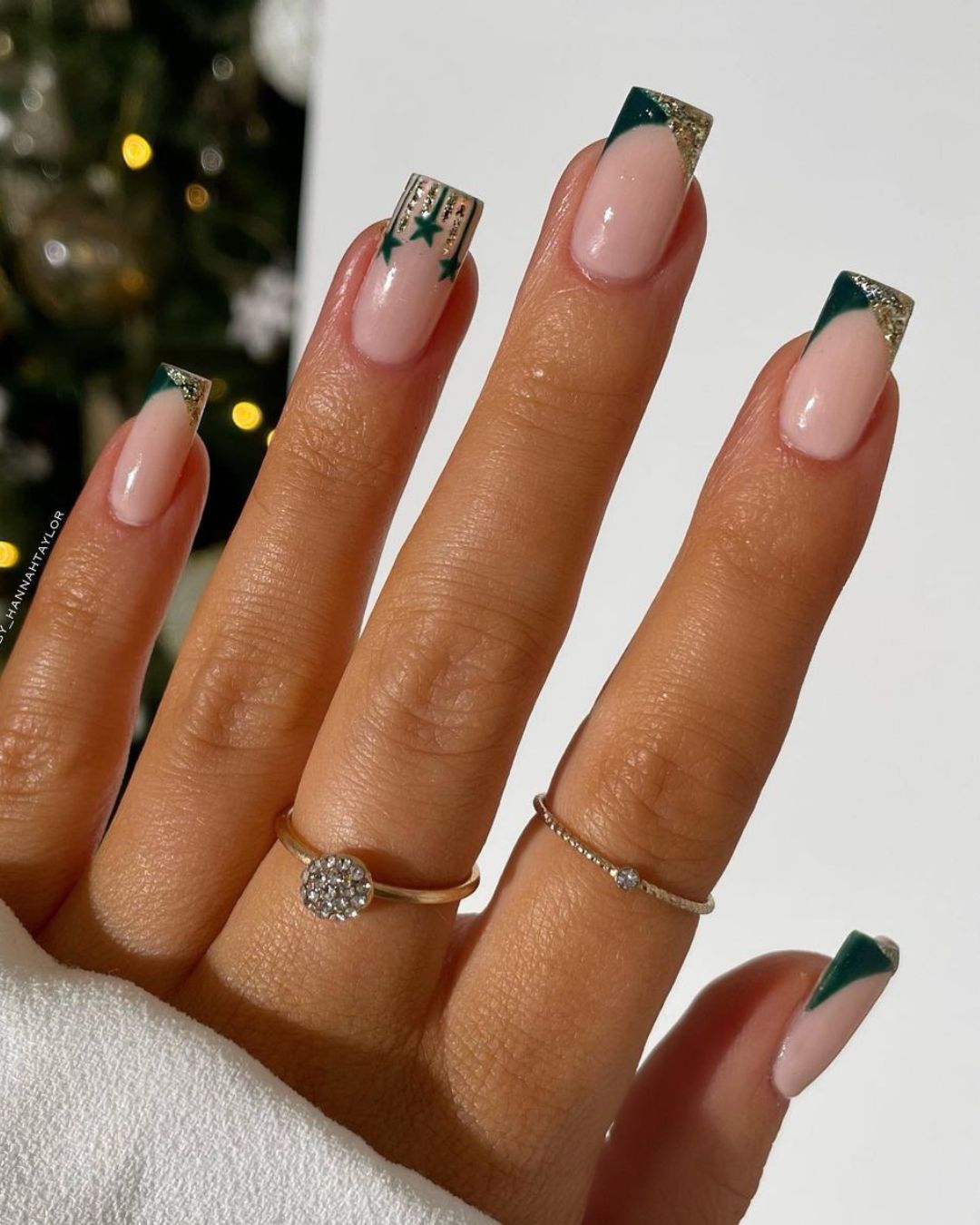 Green and gold V shaped tinsel tips with star details