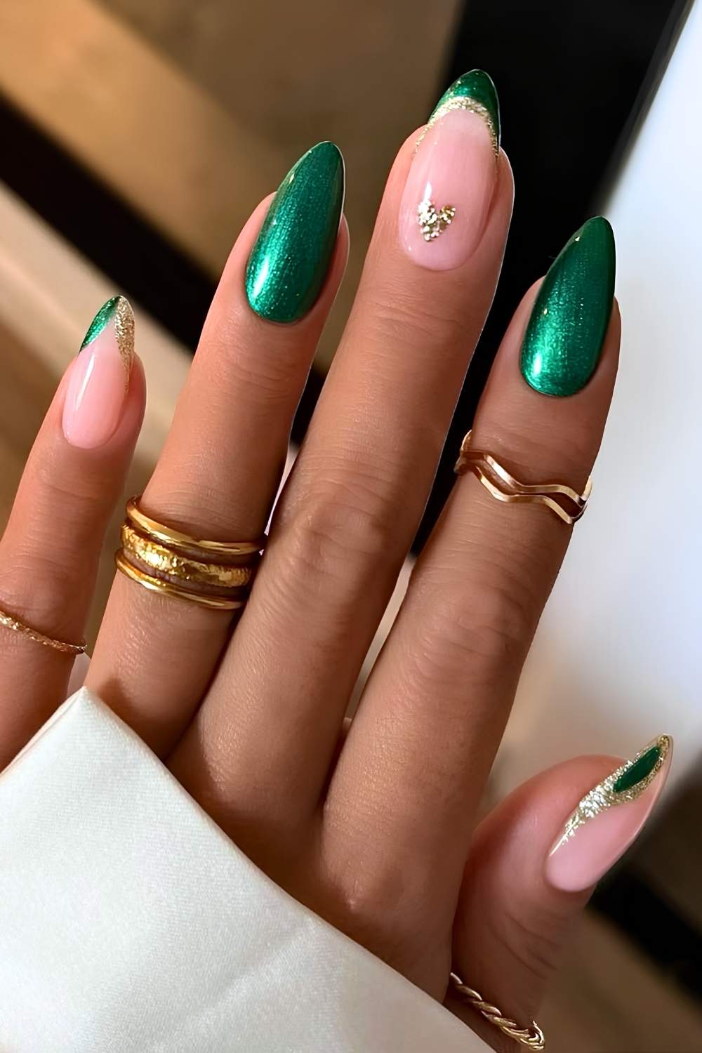 Green christmas nails with satin finish