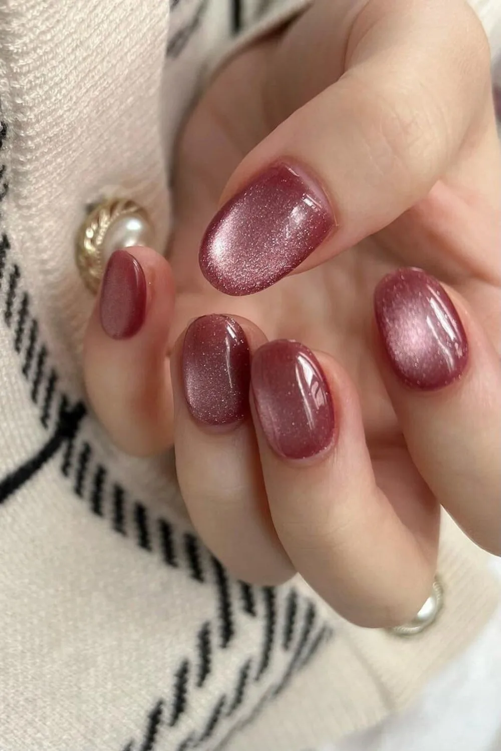 Mauve mani with cat eye effect