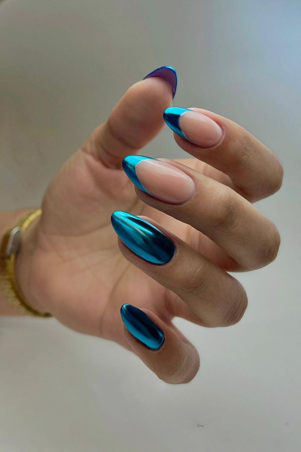 Metallic blue chrome nails