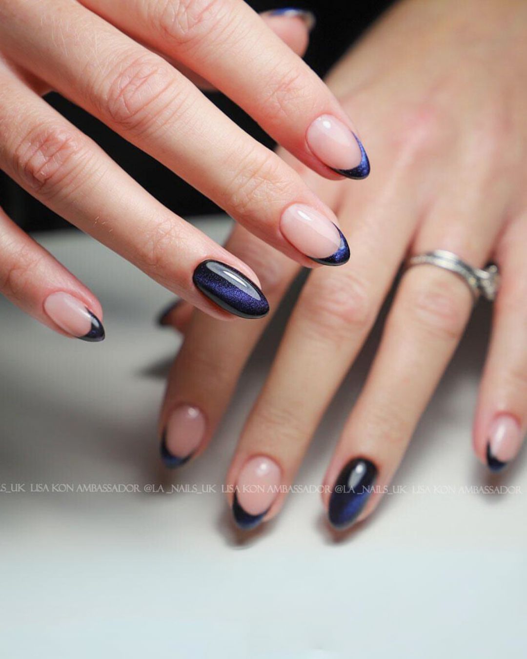 Navy blue French nails with magnetic stripe