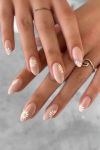 35 Daisy Nail Designs For The Prettiest Floral Mani Ever 
