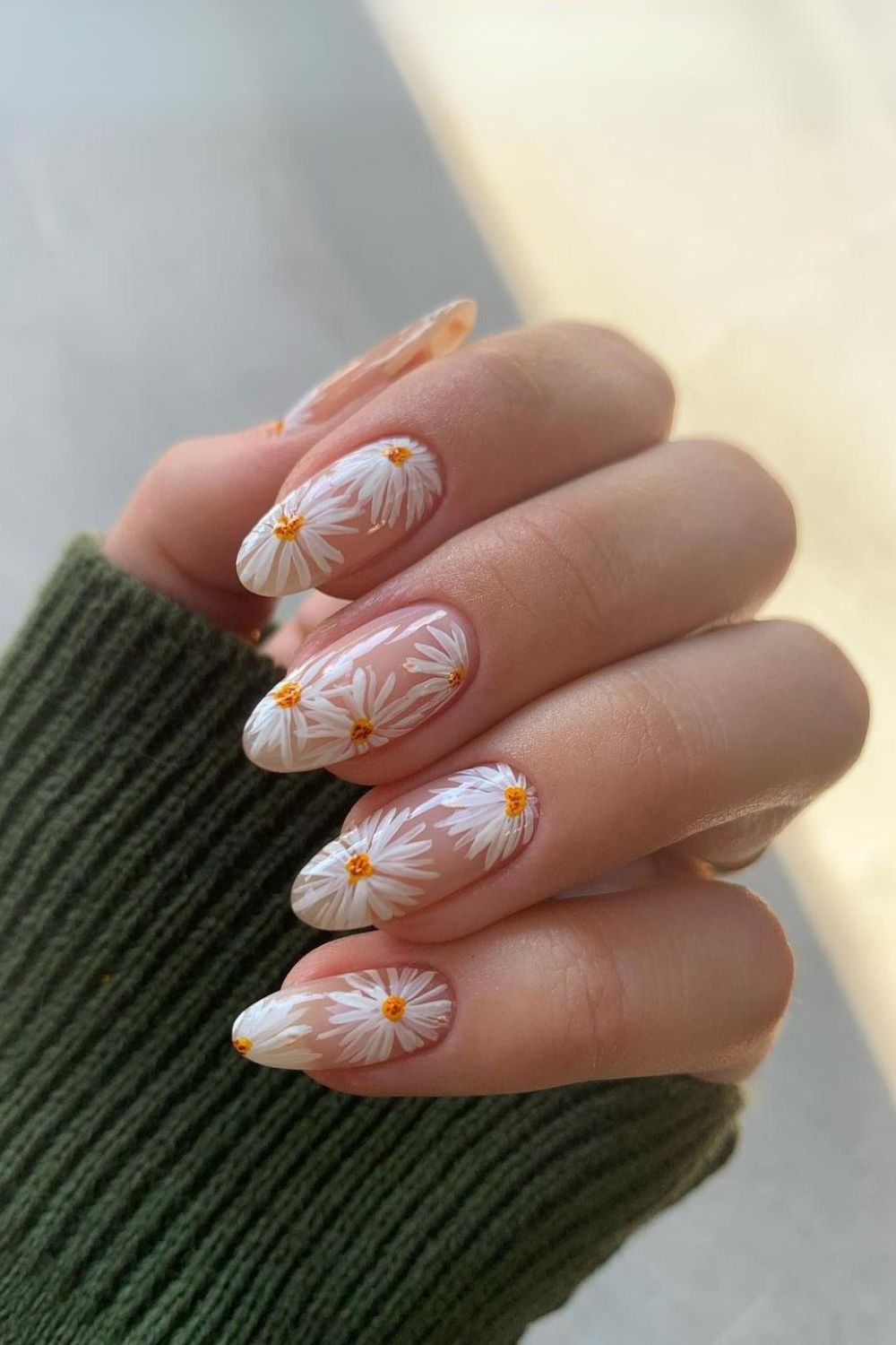 Nude nails with bold daisy flowers