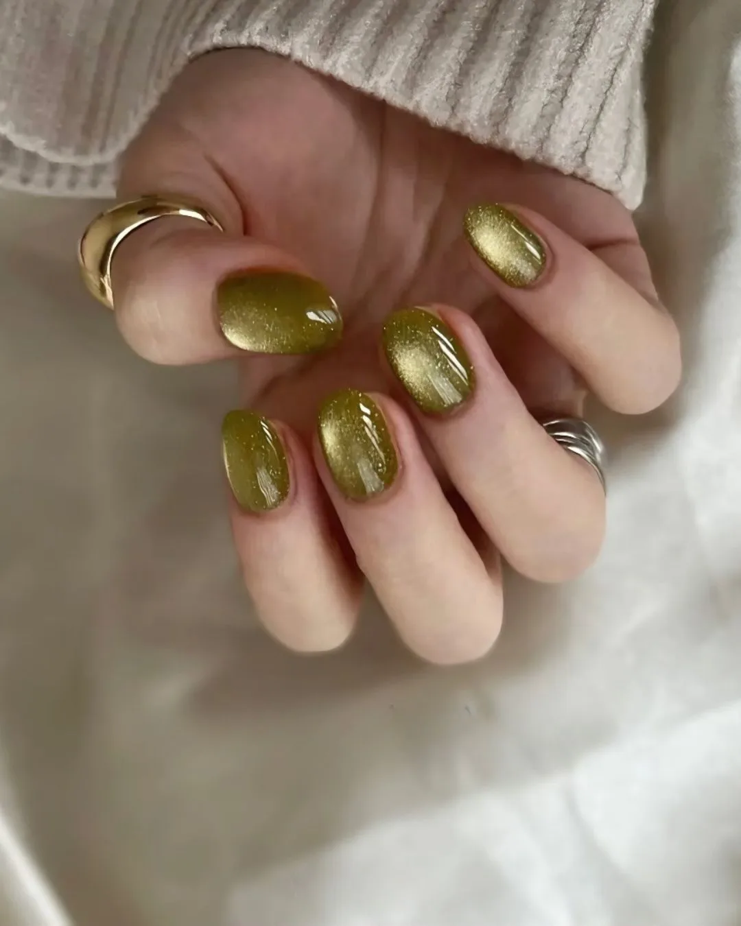 Olive cat-eye effect nails