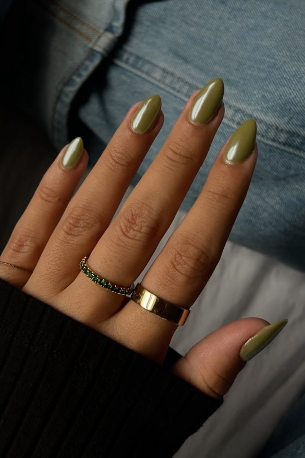 Olive green chrome-effect mani