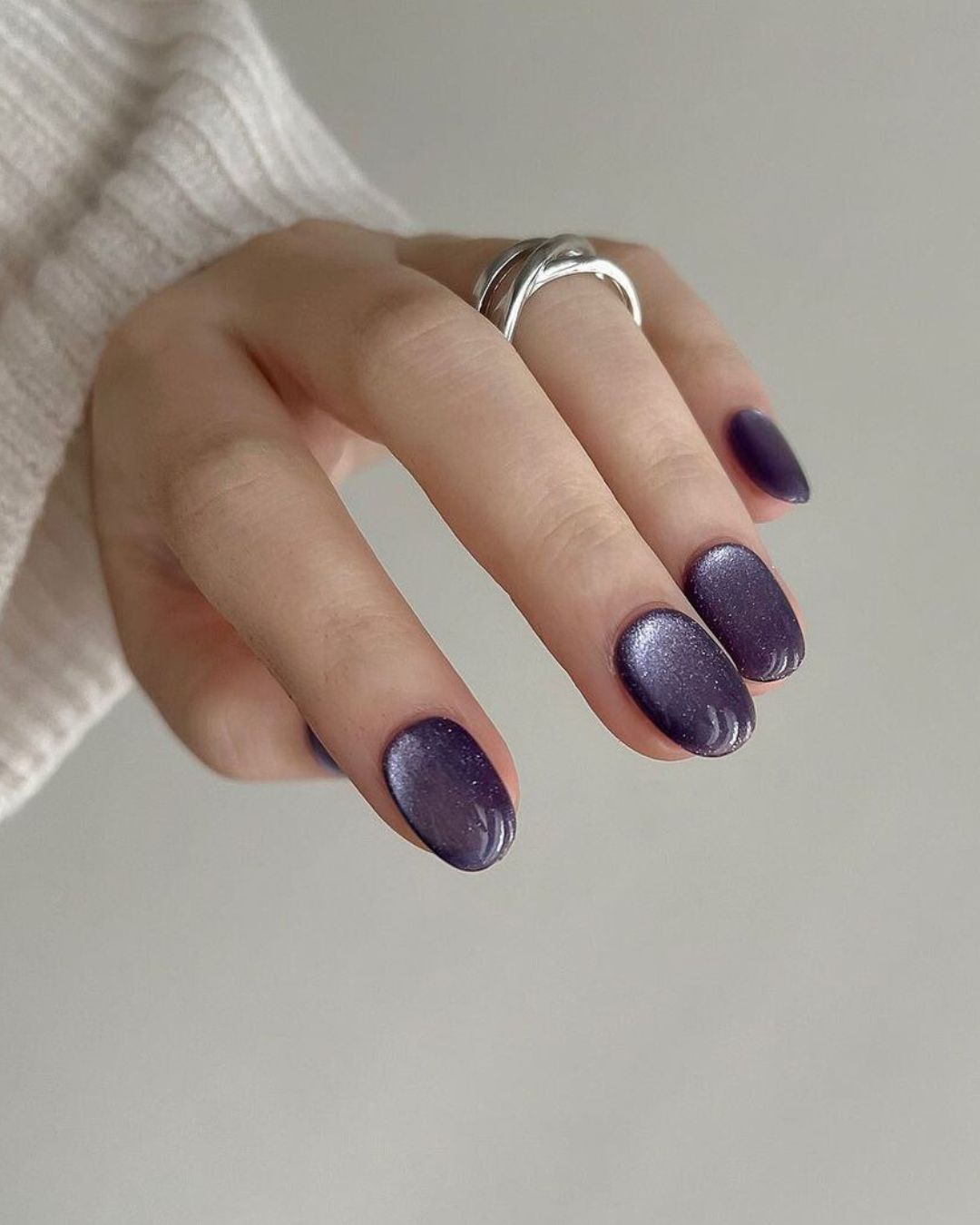 Purple nails with magnetic halo effect