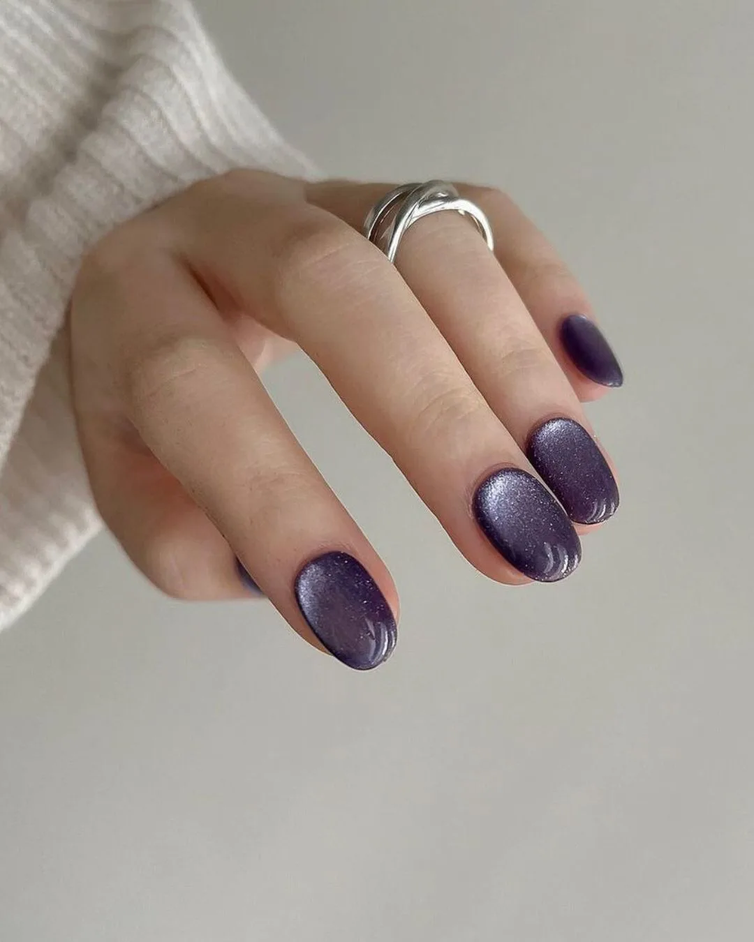 Purple nails with magnetic halo effect