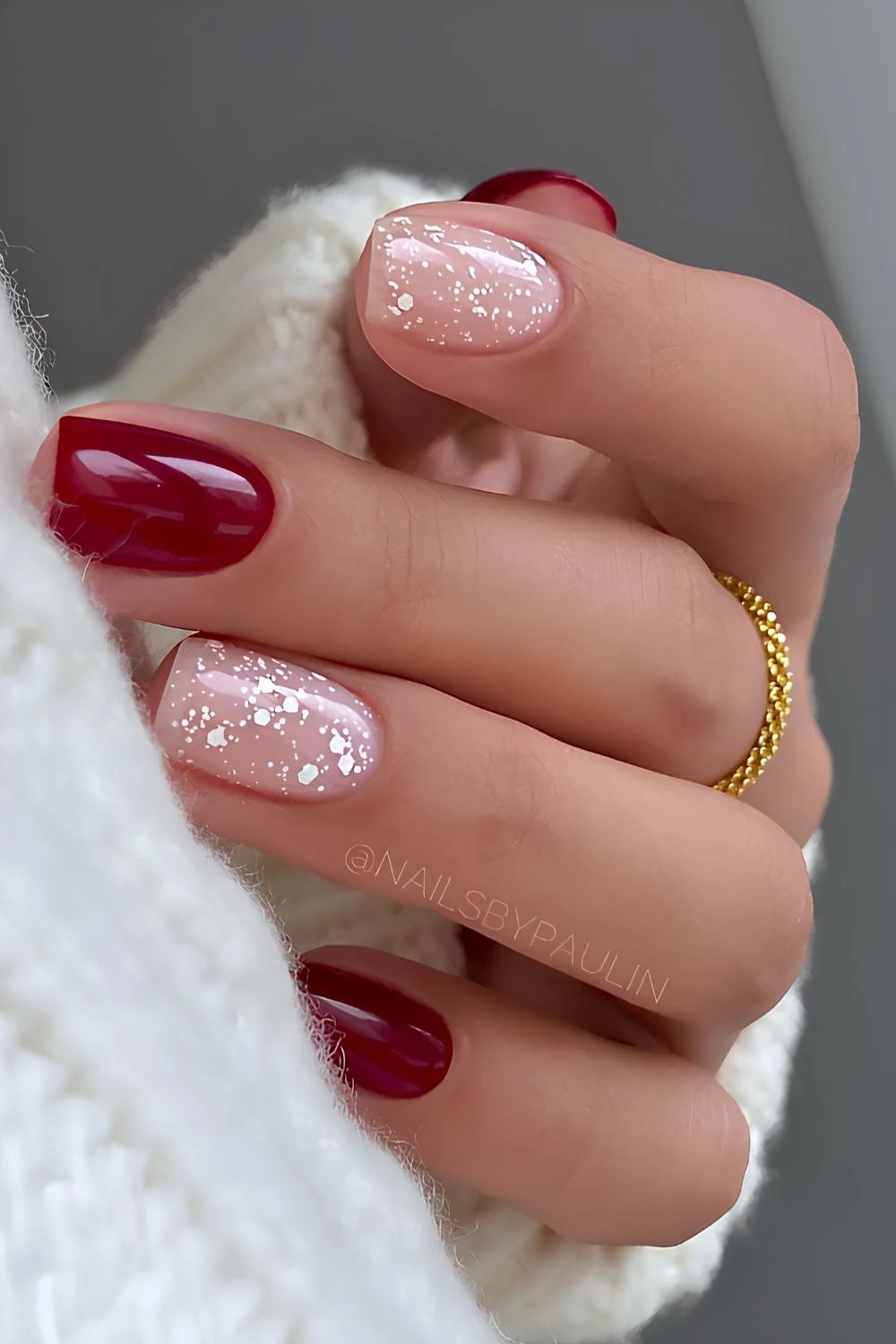 Red winter nails with snowy art