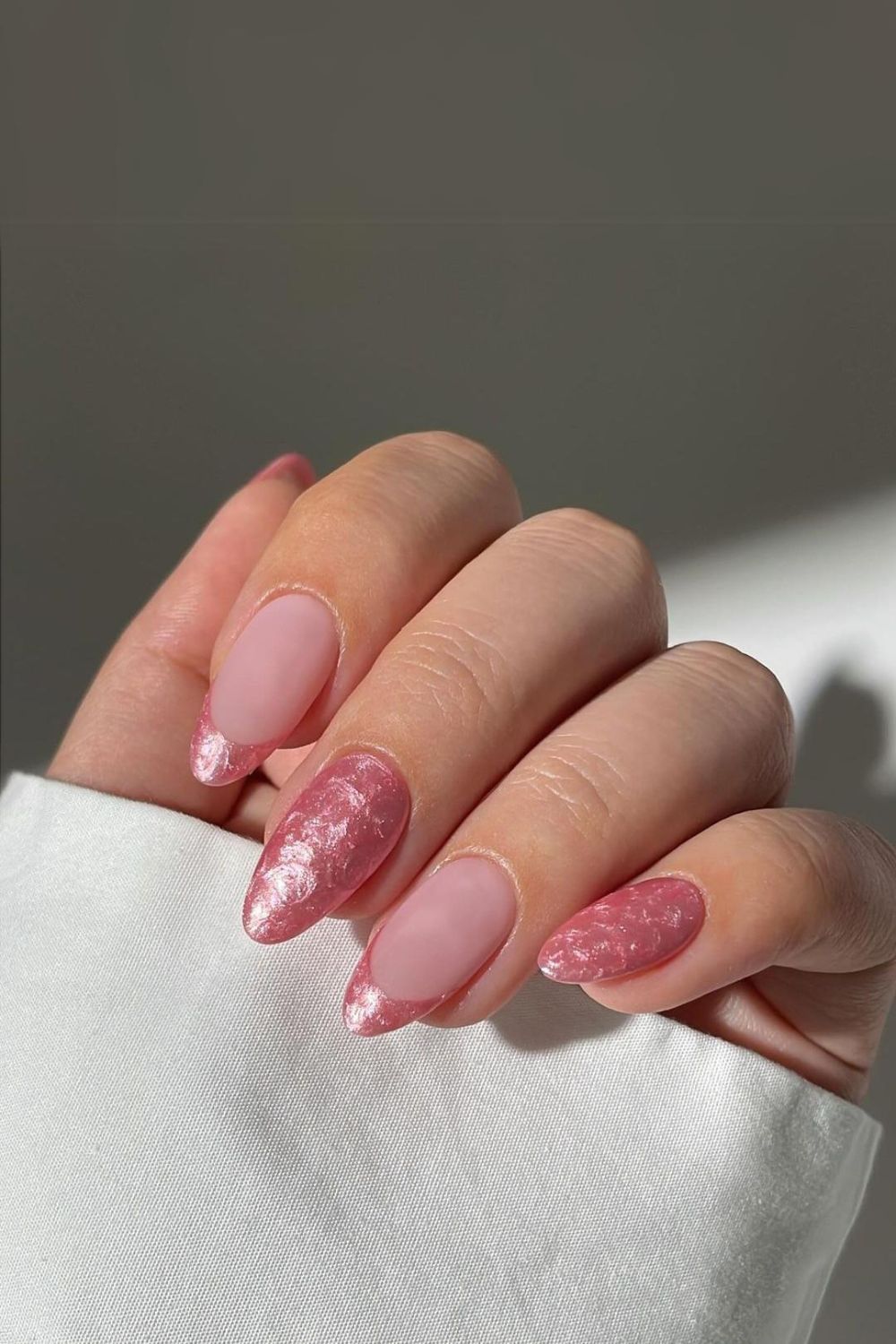 Rosy nails with pearl-swirl finish