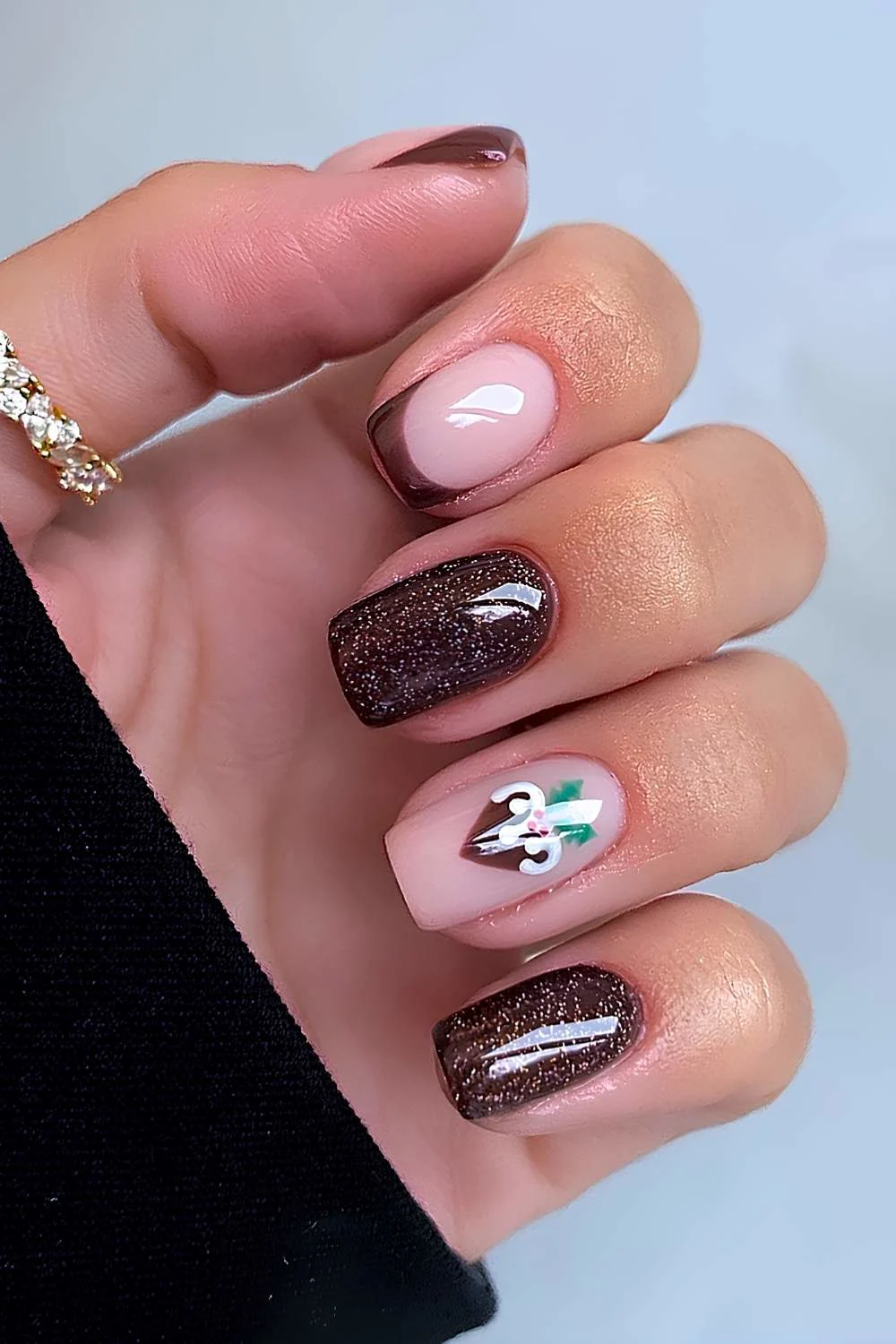 Short brown nails with Christmas pudding art