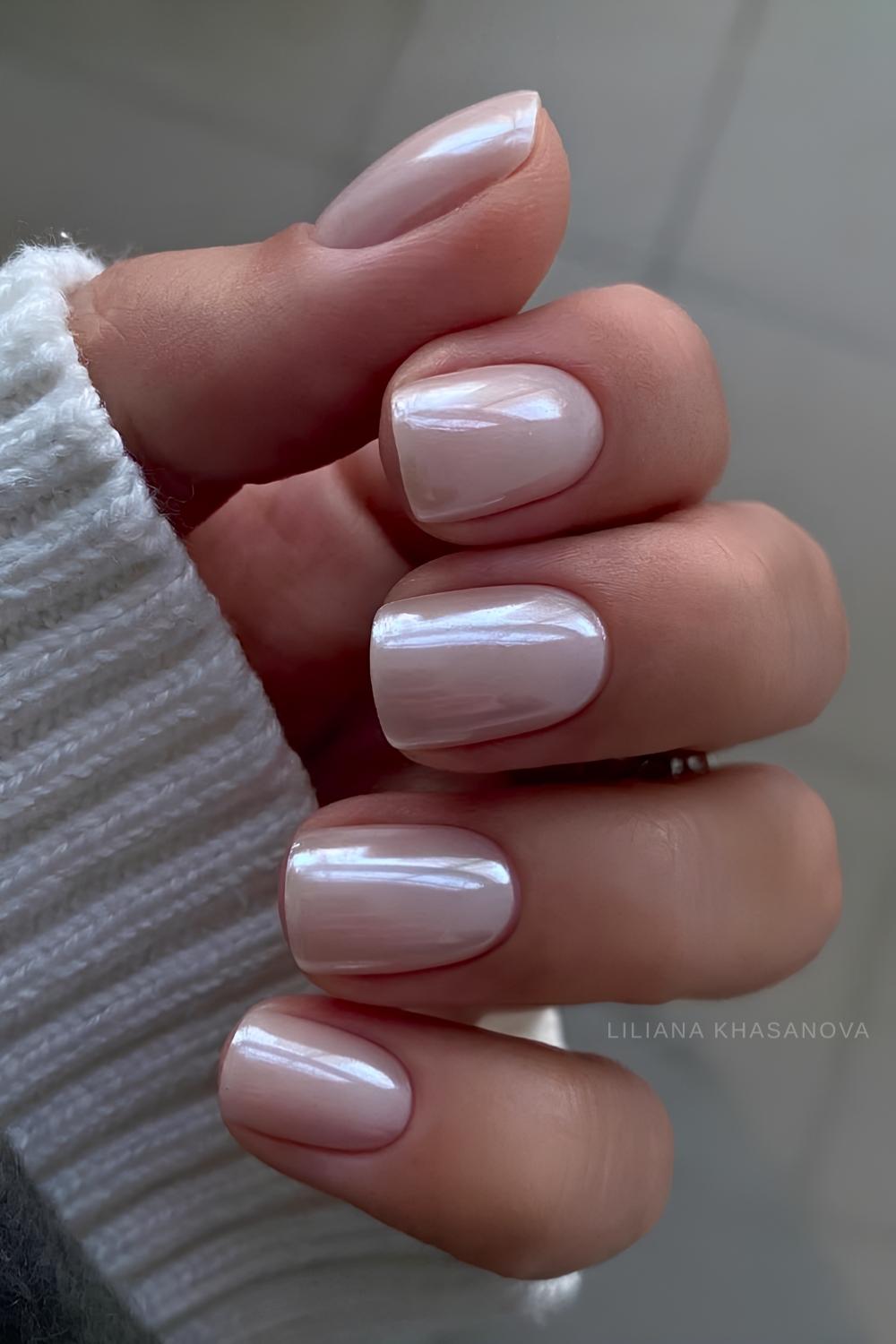 Short white chrome nails