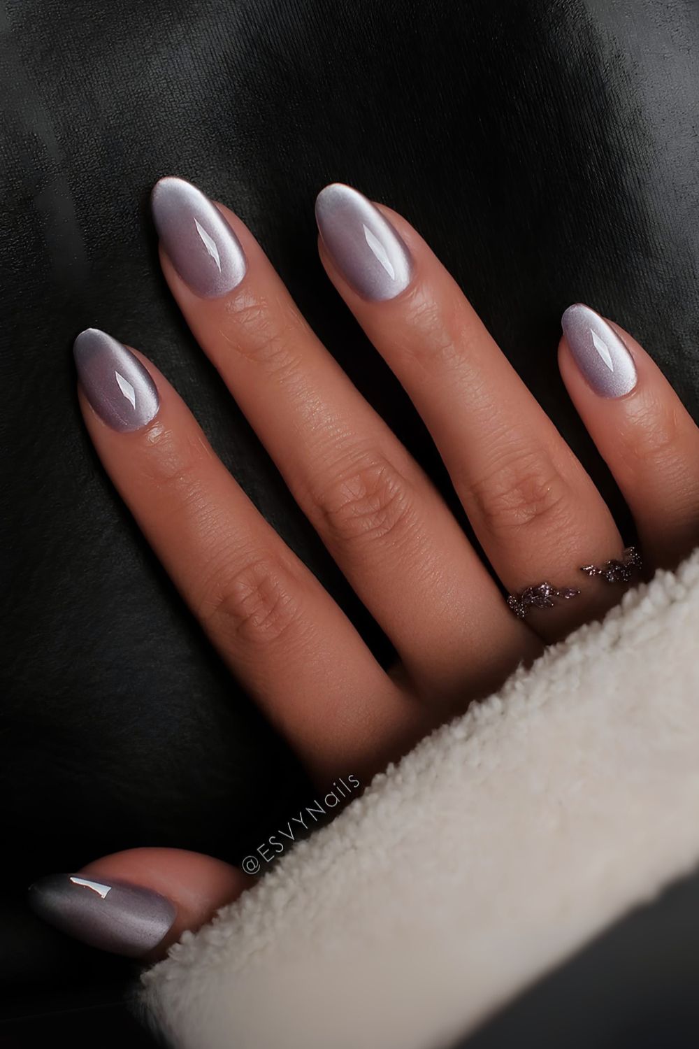 Silver cat eye manicure