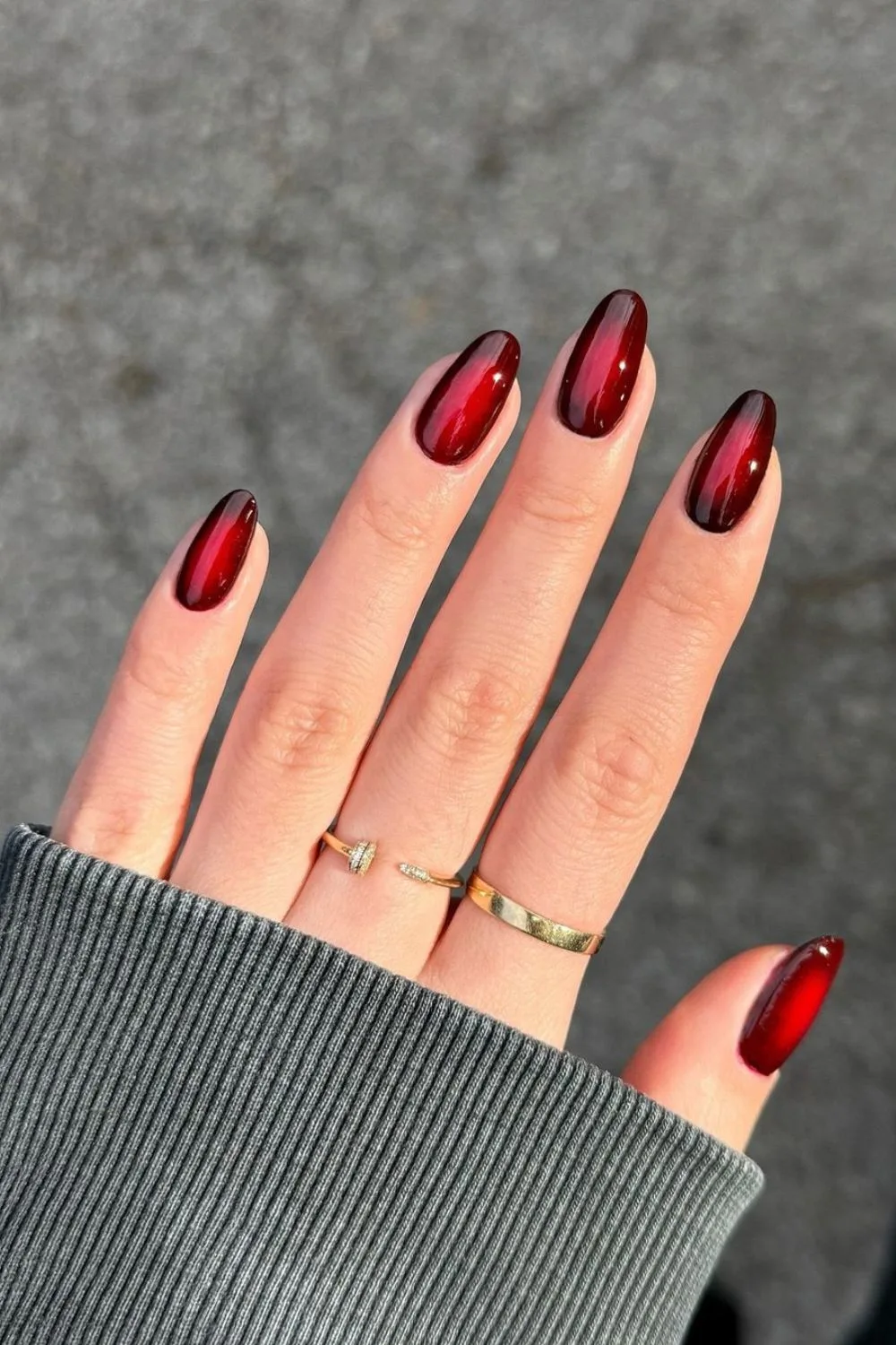 Vampy aura-effect nails