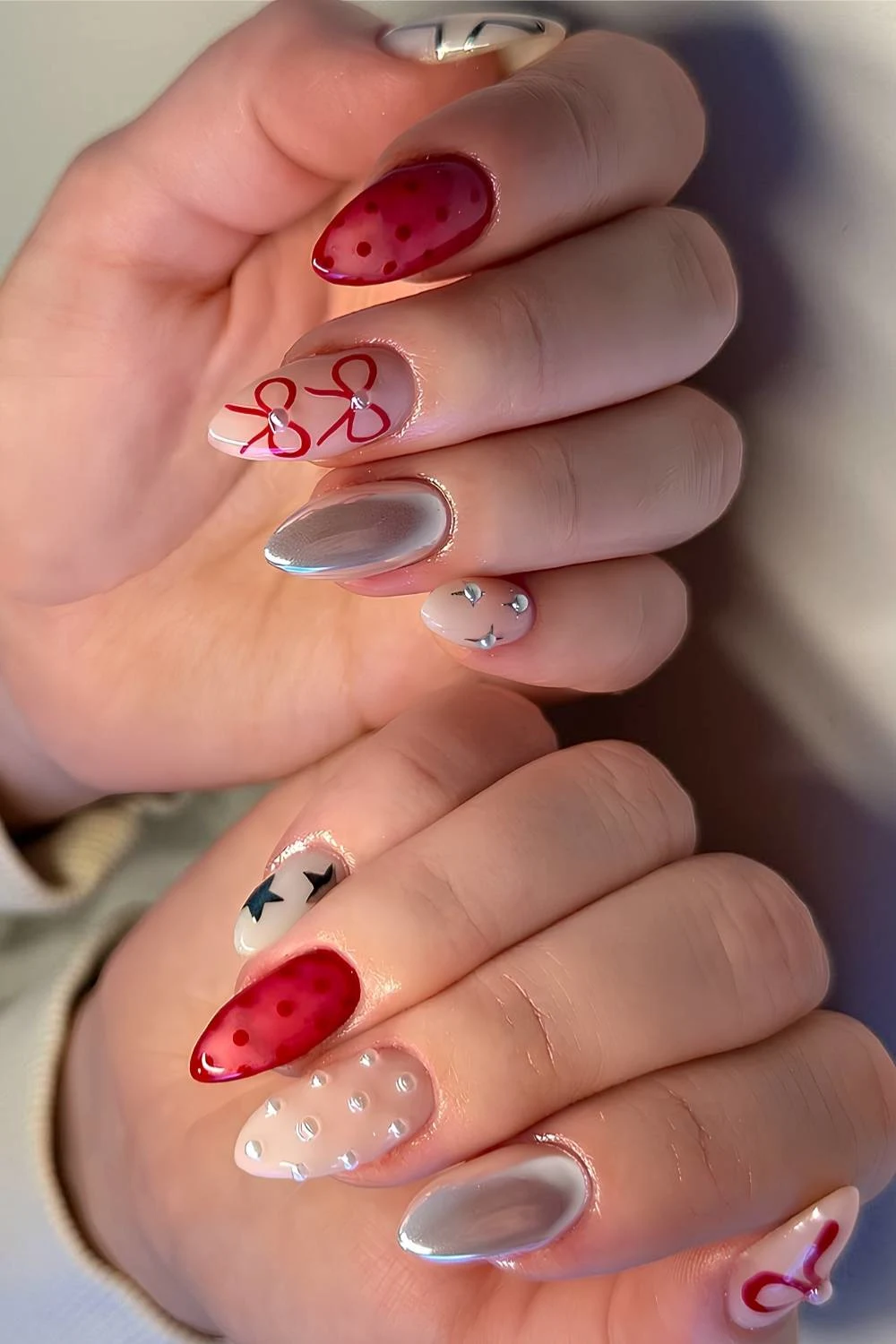 Almond Christmas nails with parls and bows