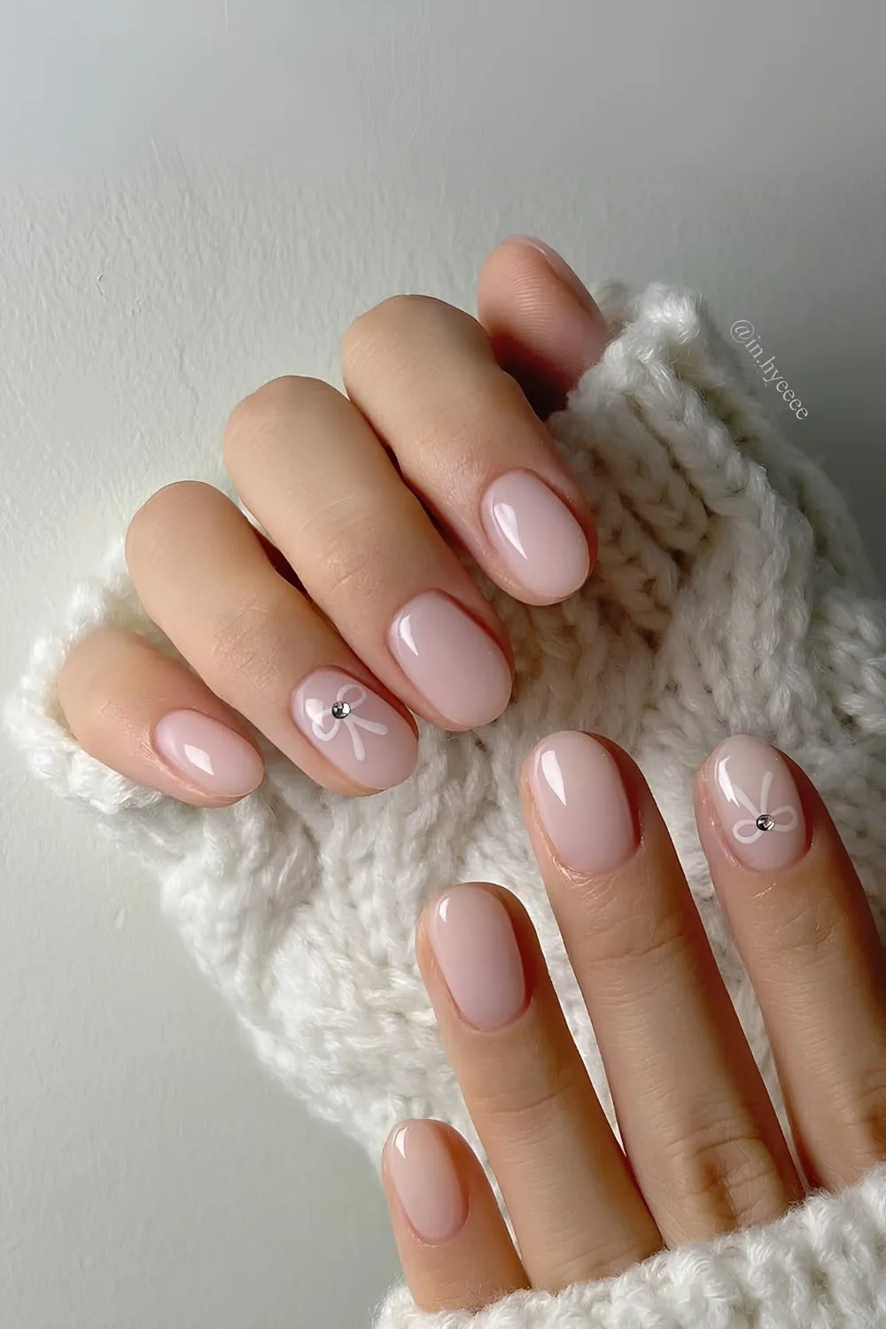 Ballet pink nails with bows