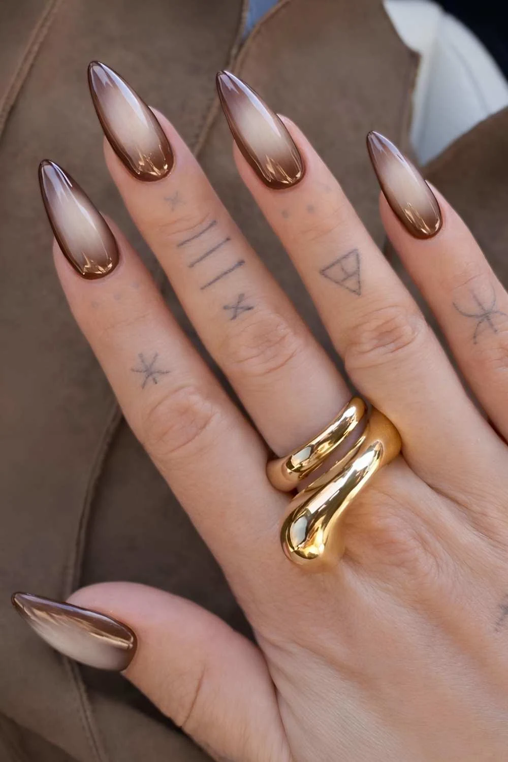 Brown and beige aura nails
