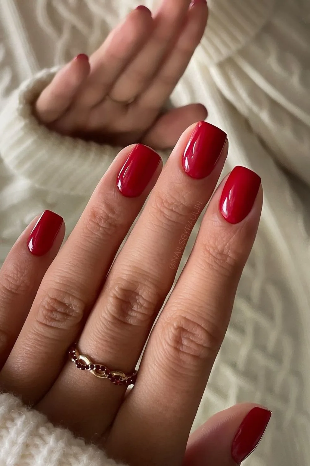 Classic red nails