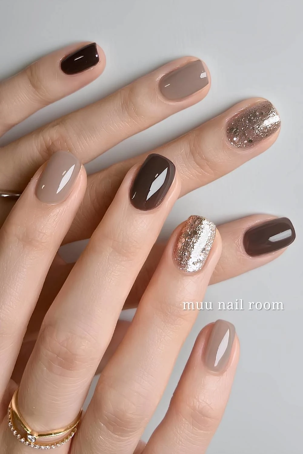 Dark and light gray mani with glitter