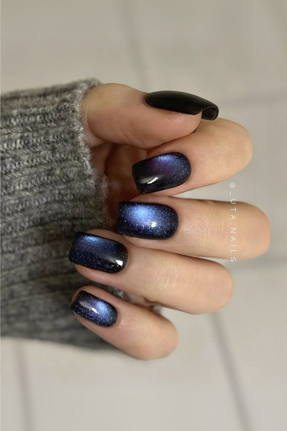 Deep blue cat-eye effect nails