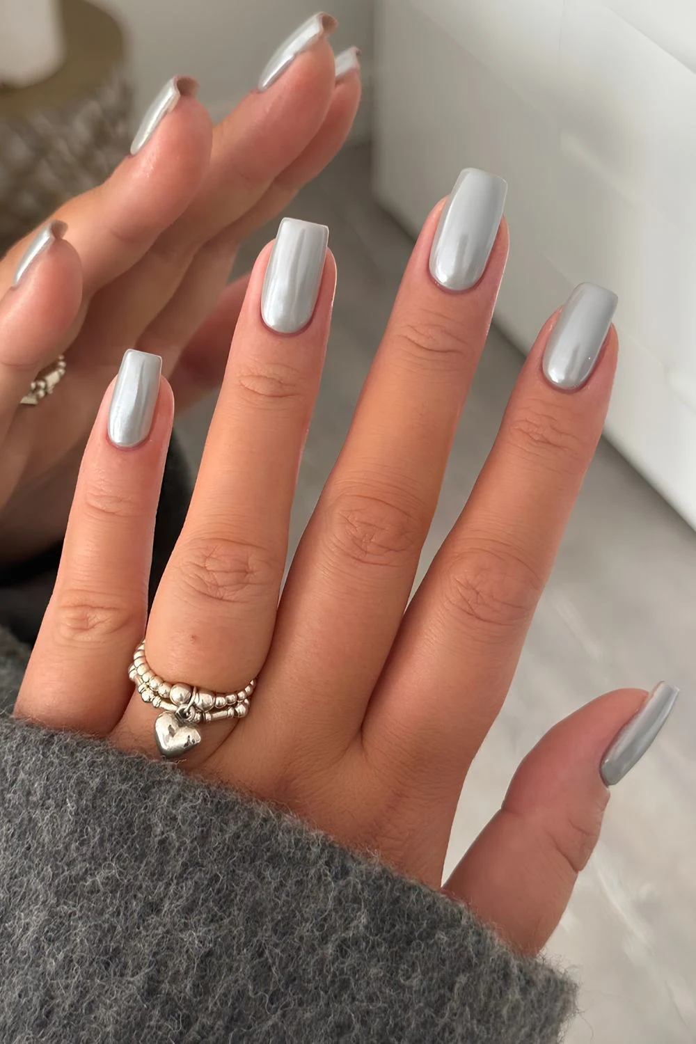 Gray chrome effect manicure