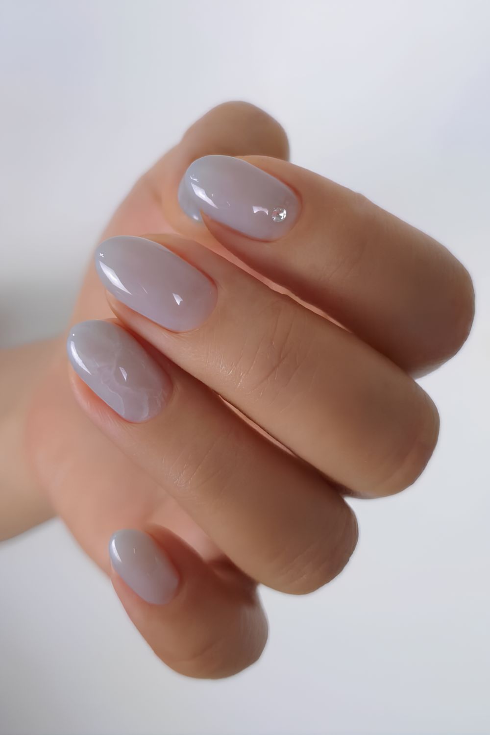 Gray jelly nails with marble accent