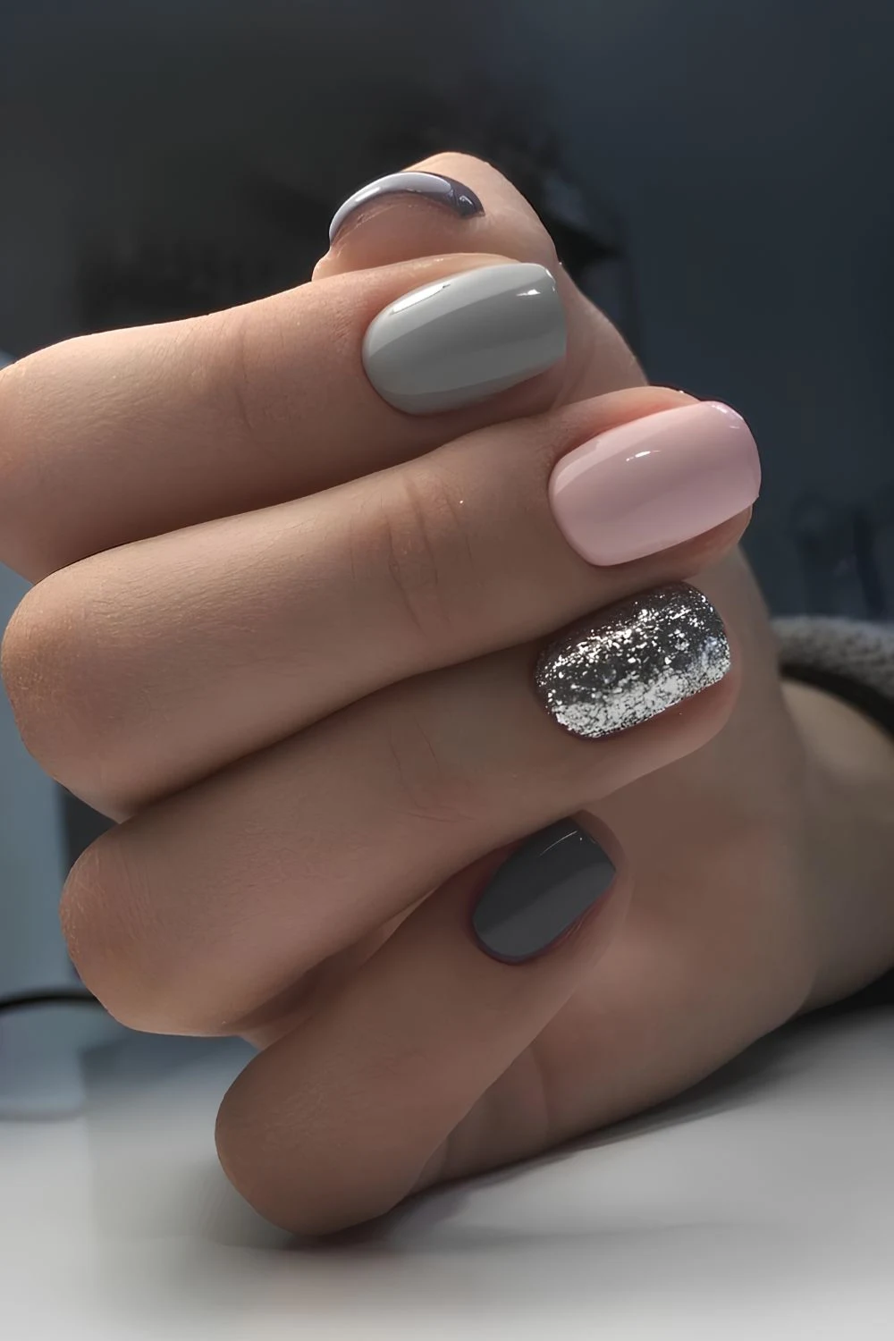Gray mani with pink and glitter details