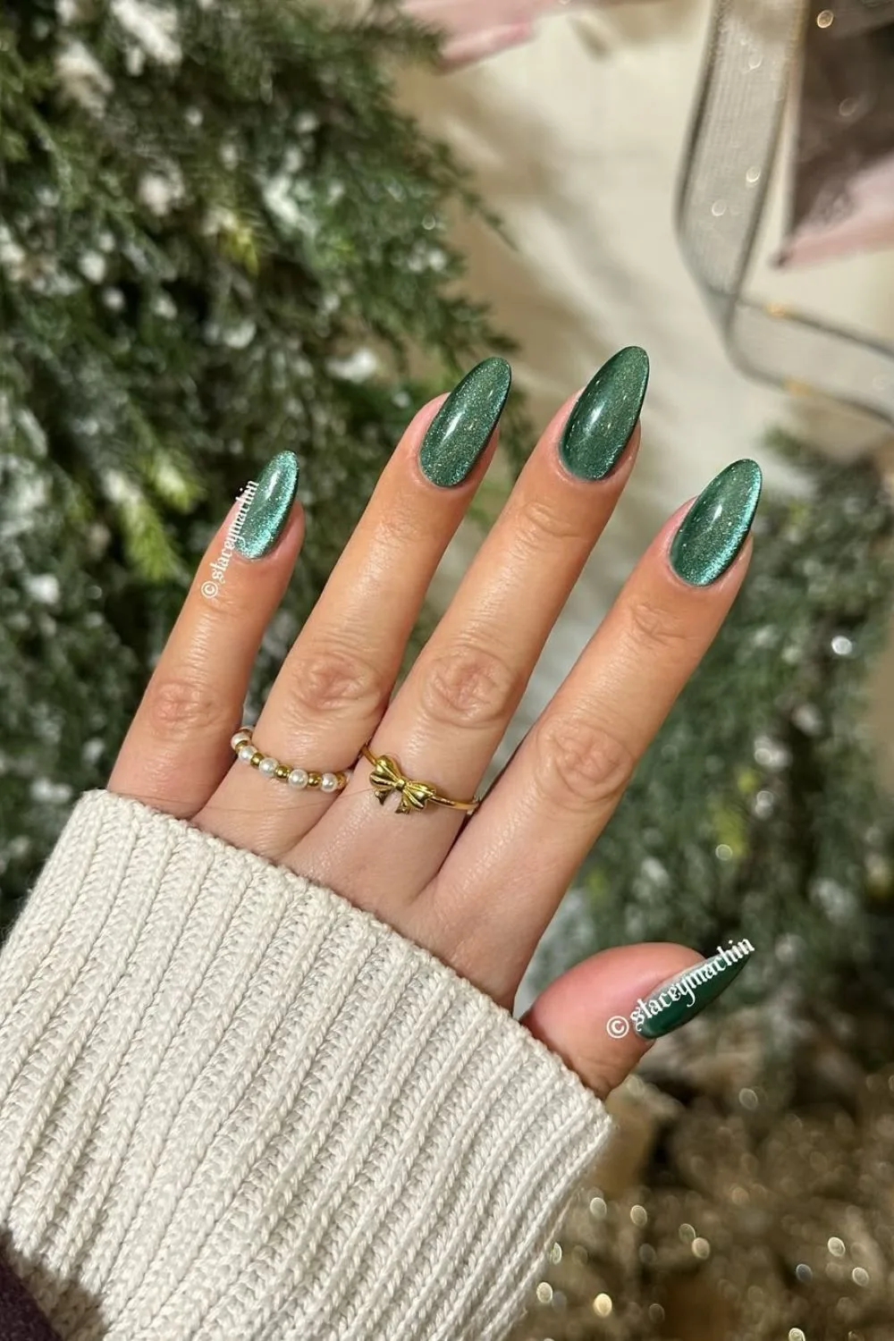 Green velvet nails