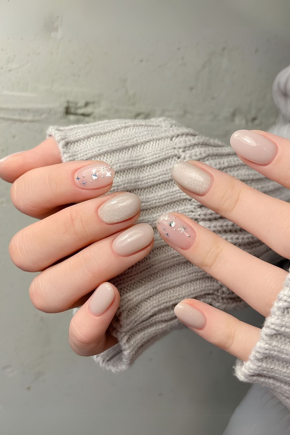 Light gray Christmas nails with glitter and rhinestones