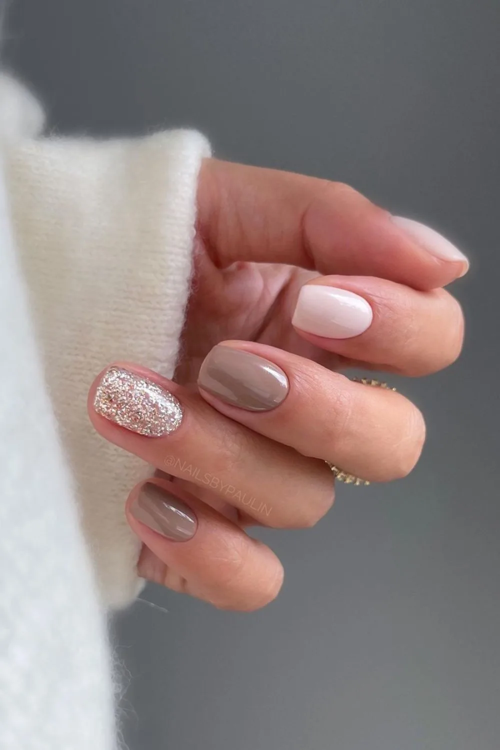 Neutral mani with glitter accent nail