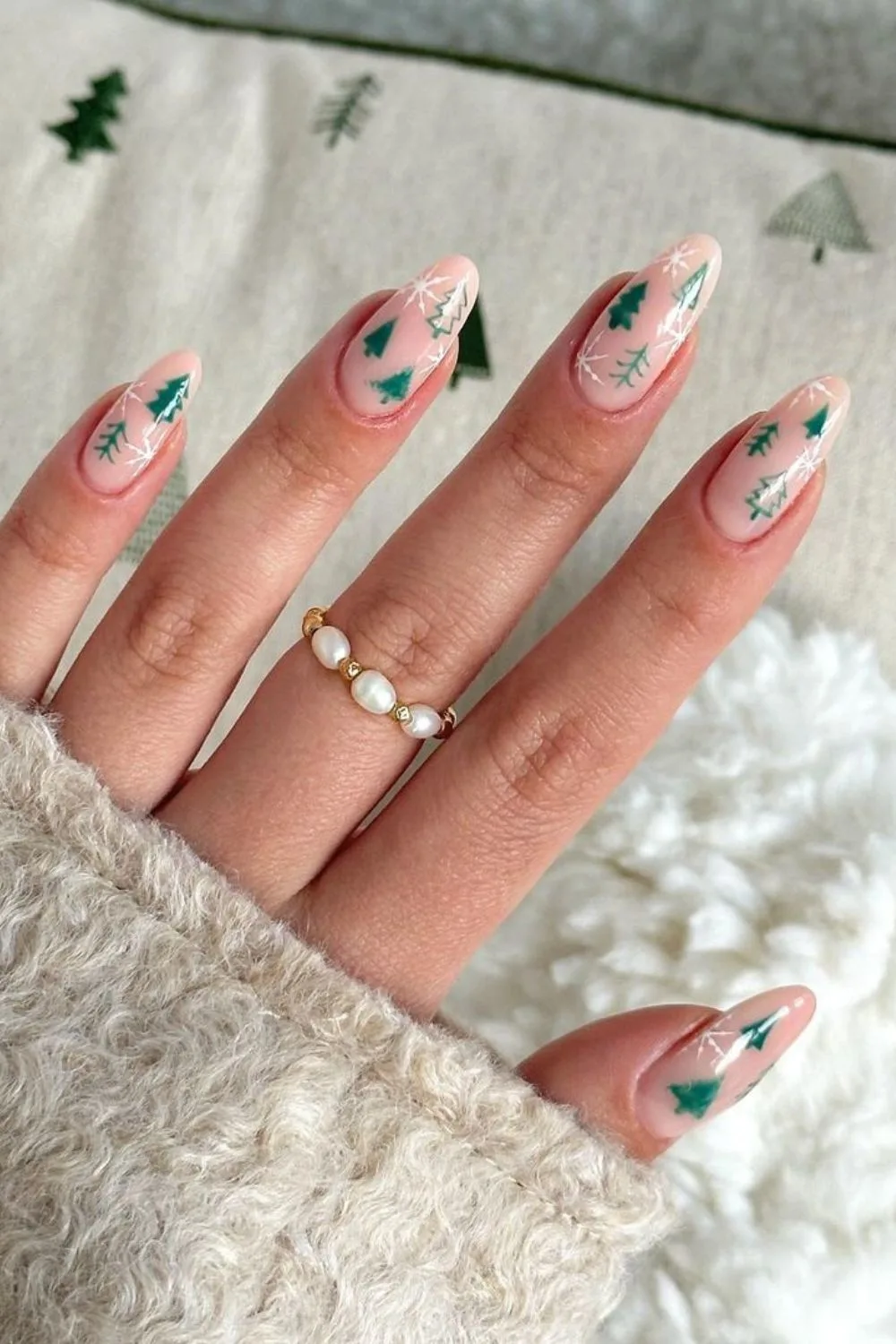 Nude nails with little Christmas trees