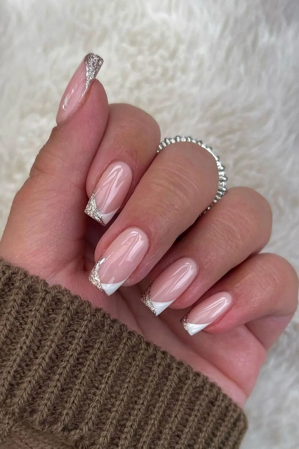 Pointed french tip nails in white and glitter