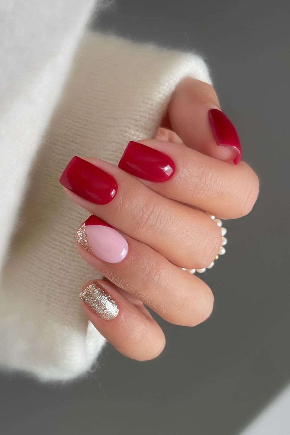 Red and gold winter nails