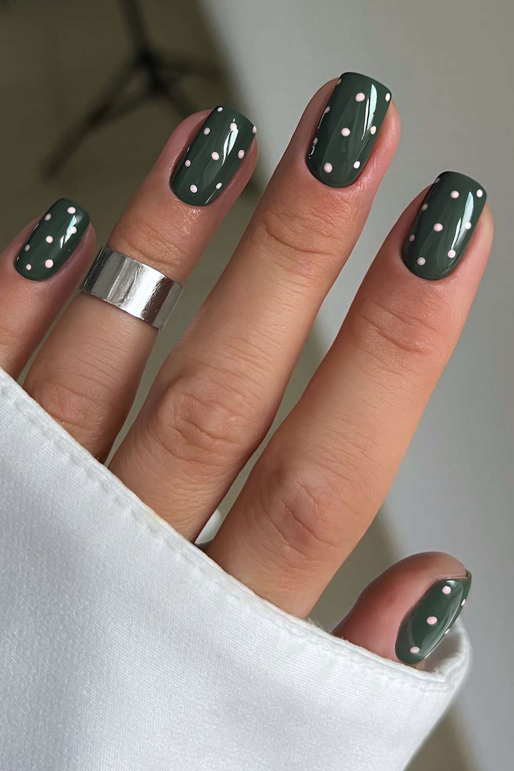 Short dark green polka dot mani