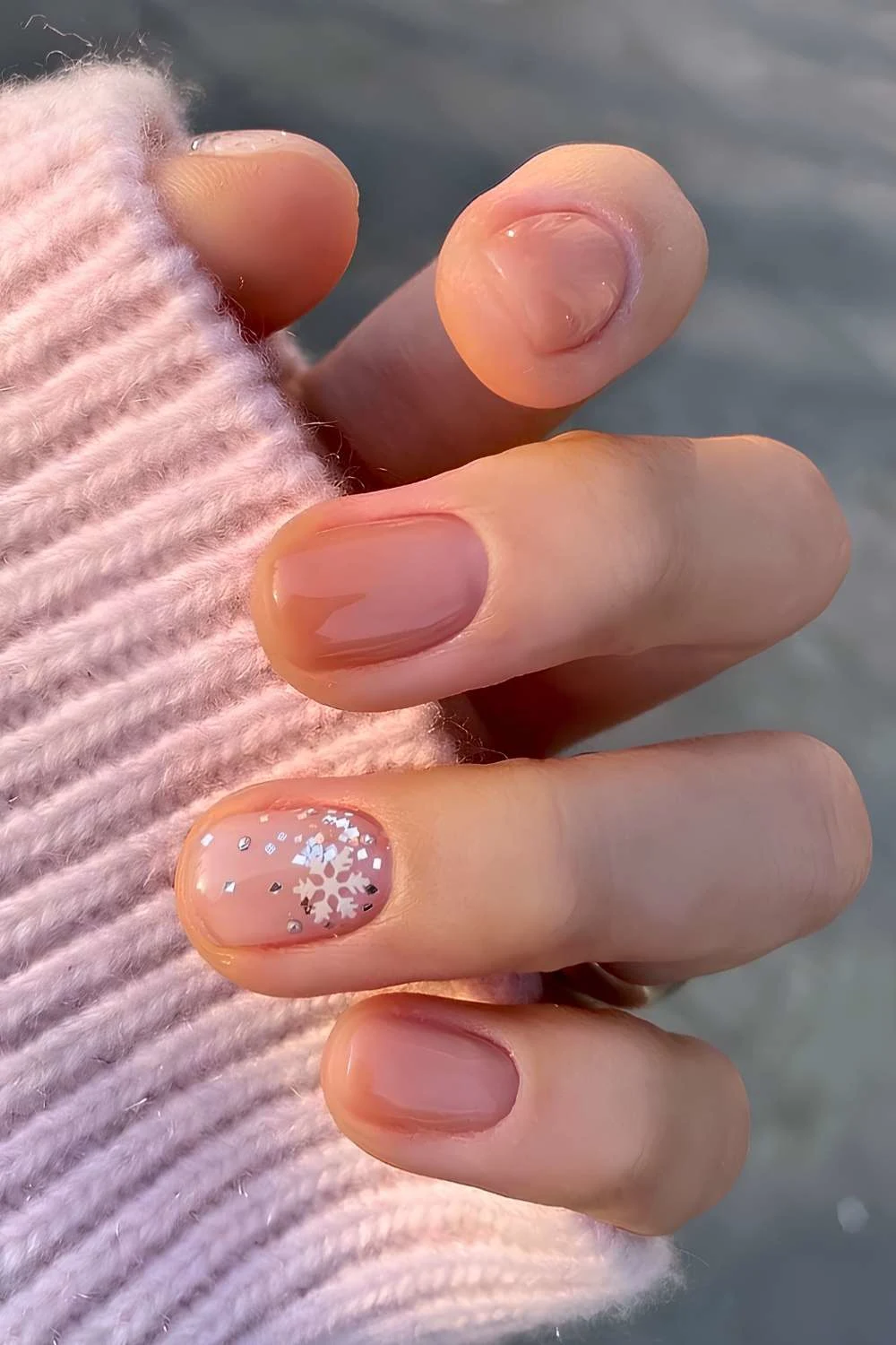 Short nude nails wih snowflakes and gold foil