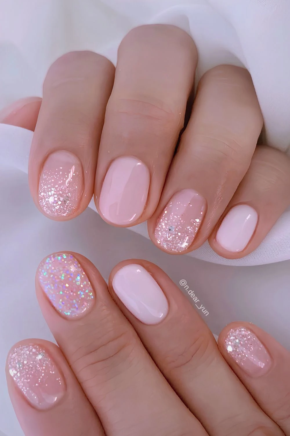 Short pink manicure with glitter