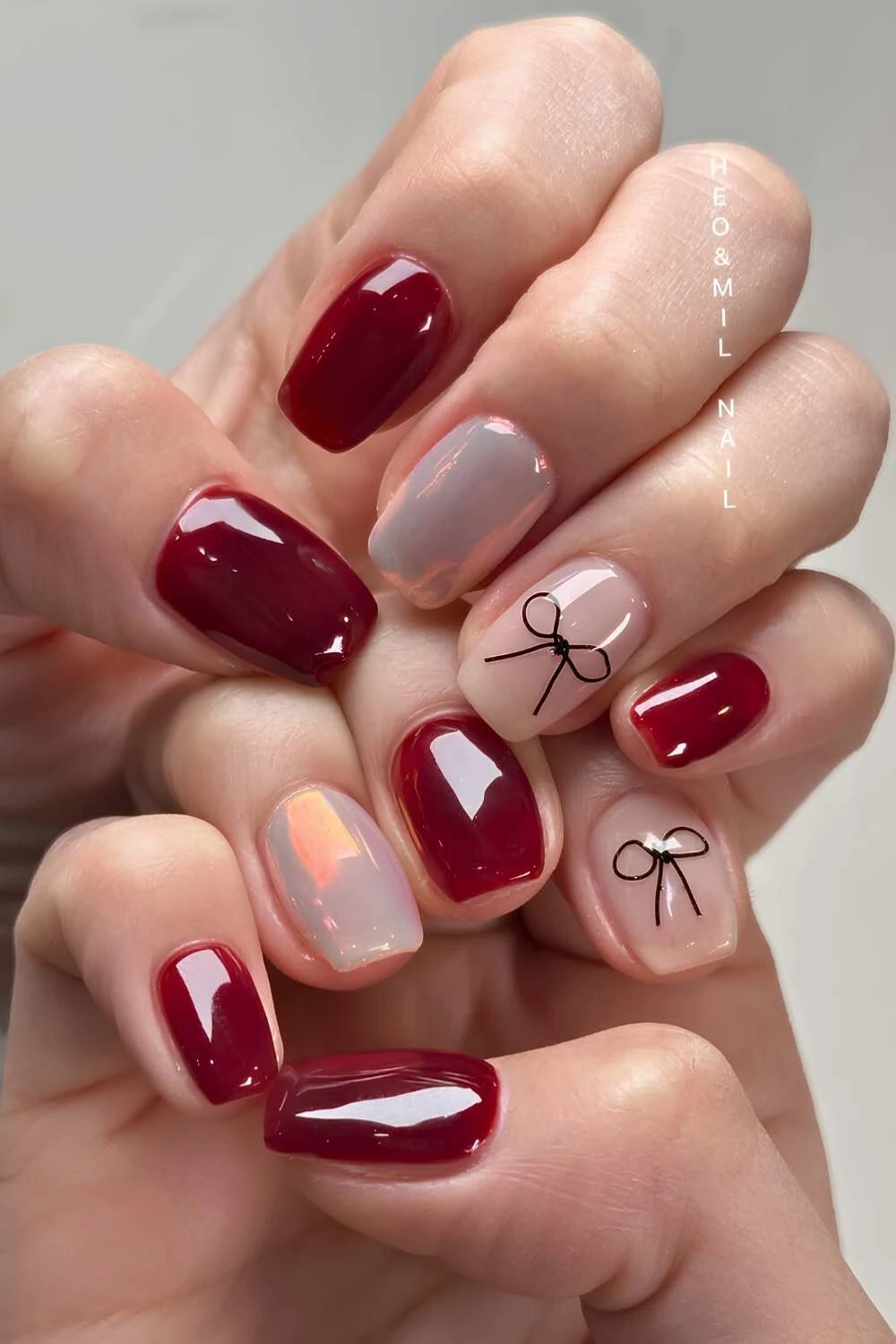 Short red and white nails with bows