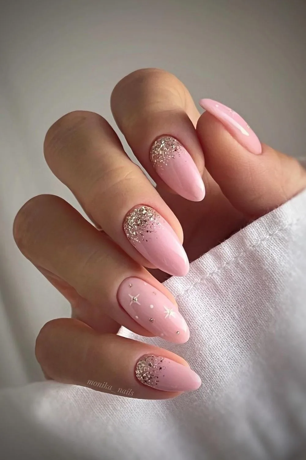 Soft pink nails with glitter accent