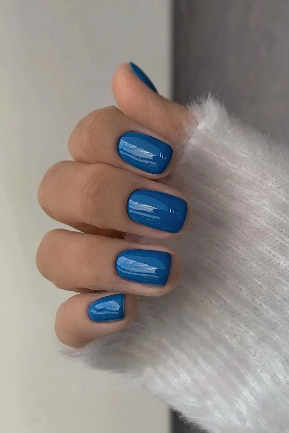 Solid cobalt blue mani