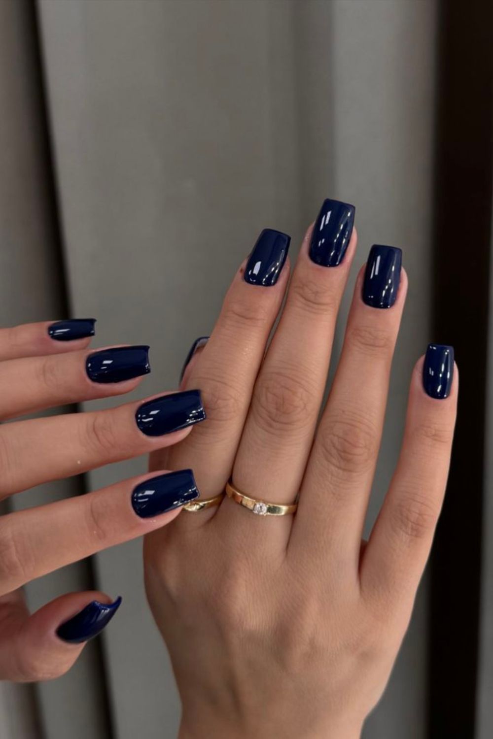 Solid navy blue mani