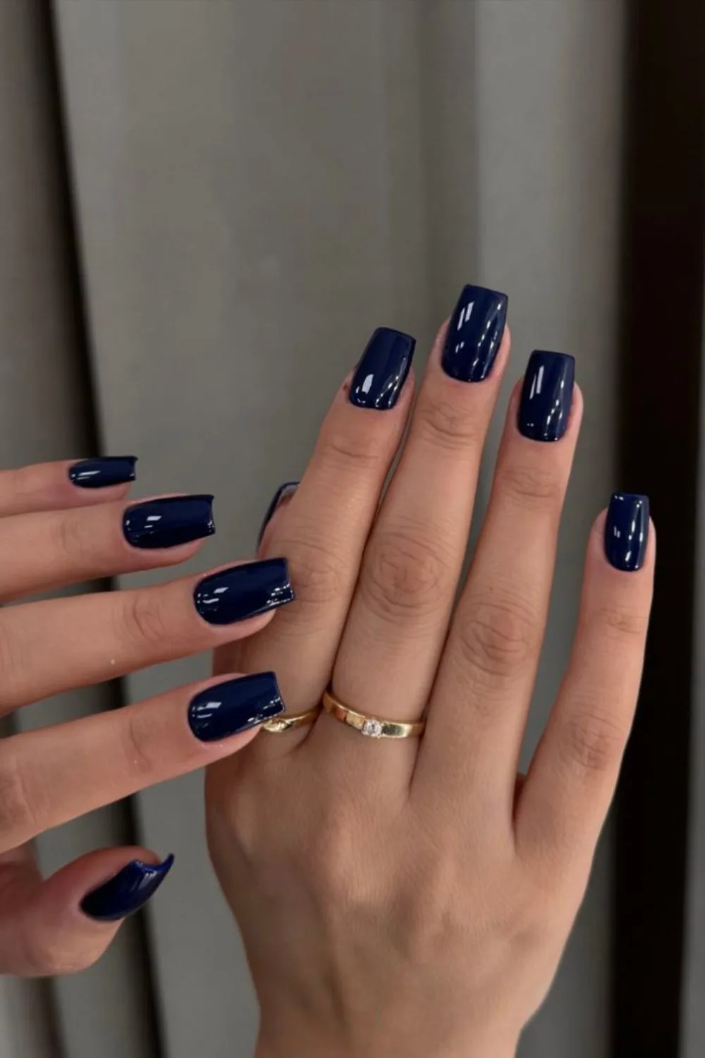 Solid navy blue mani