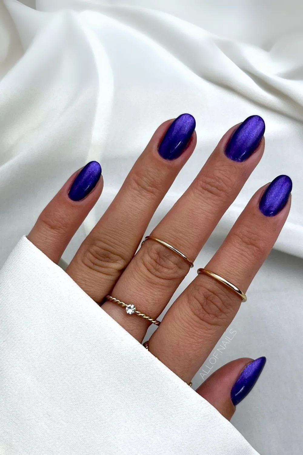 Tanzanite-inspired nails