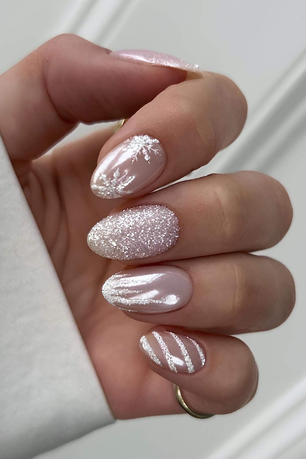 White chrome nails with frosty accent art